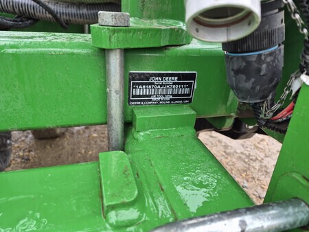 Used 2019 John Deere 1870 Air Drills and Seeders at Horizon Ag & Turf in St. Paul, AB - Photo3