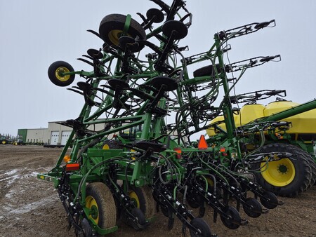 Used 2019 John Deere 1870 Air Drills and Seeders at Horizon Ag & Turf in St. Paul, AB - Photo6