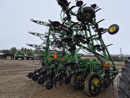 Used 2019 John Deere 1870 Air Drills and Seeders at Horizon Ag & Turf in St. Paul, AB - Photo8