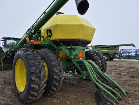 Used 2019 John Deere 1870 Air Drills and Seeders at Horizon Ag & Turf in St. Paul, AB - Photo14