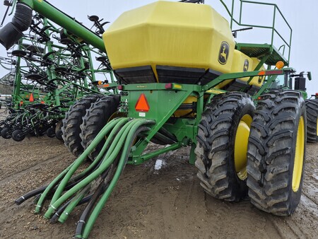 Used 2019 John Deere 1870 Air Drills and Seeders at Horizon Ag & Turf in St. Paul, AB - Photo17
