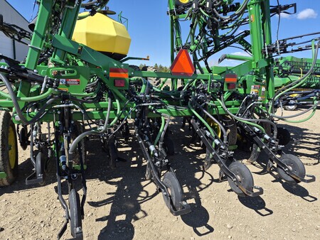 Used 2019 John Deere 1870 Air Drills and Seeders at Horizon Ag & Turf in St. Paul, AB - Photo12