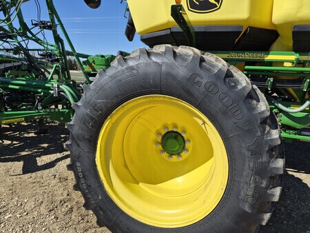 Used 2019 John Deere 1870 Air Drills and Seeders at Horizon Ag & Turf in St. Paul, AB - Photo16