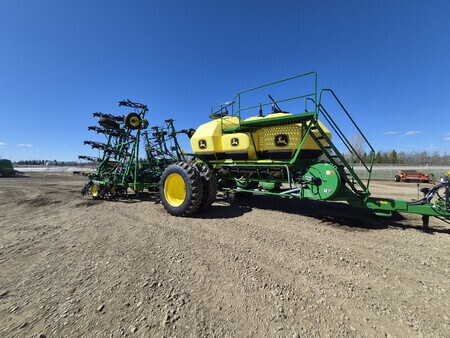 Used 2019 John Deere 1870 Air Drills and Seeders at Horizon Ag & Turf in St. Paul, AB - Photo2