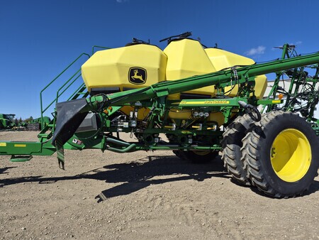 Used 2019 John Deere 1870 Air Drills and Seeders at Horizon Ag & Turf in St. Paul, AB - Photo3