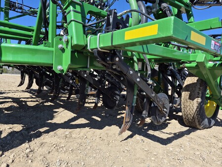Used 2019 John Deere 1870 Air Drills and Seeders at Horizon Ag & Turf in St. Paul, AB - Photo8