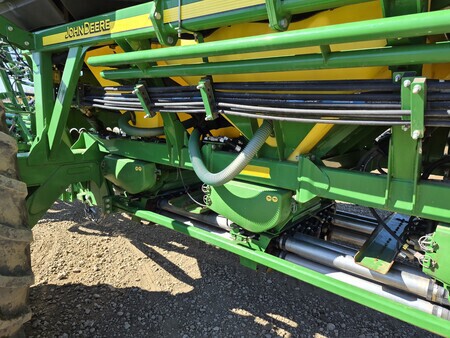 Used 2019 John Deere 1870 Air Drills and Seeders at Horizon Ag & Turf in St. Paul, AB - Photo19