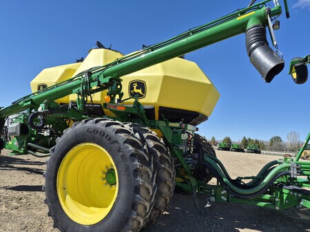 Used 2019 John Deere 1870 Air Drills and Seeders at Horizon Ag & Turf in St. Paul, AB - Photo5