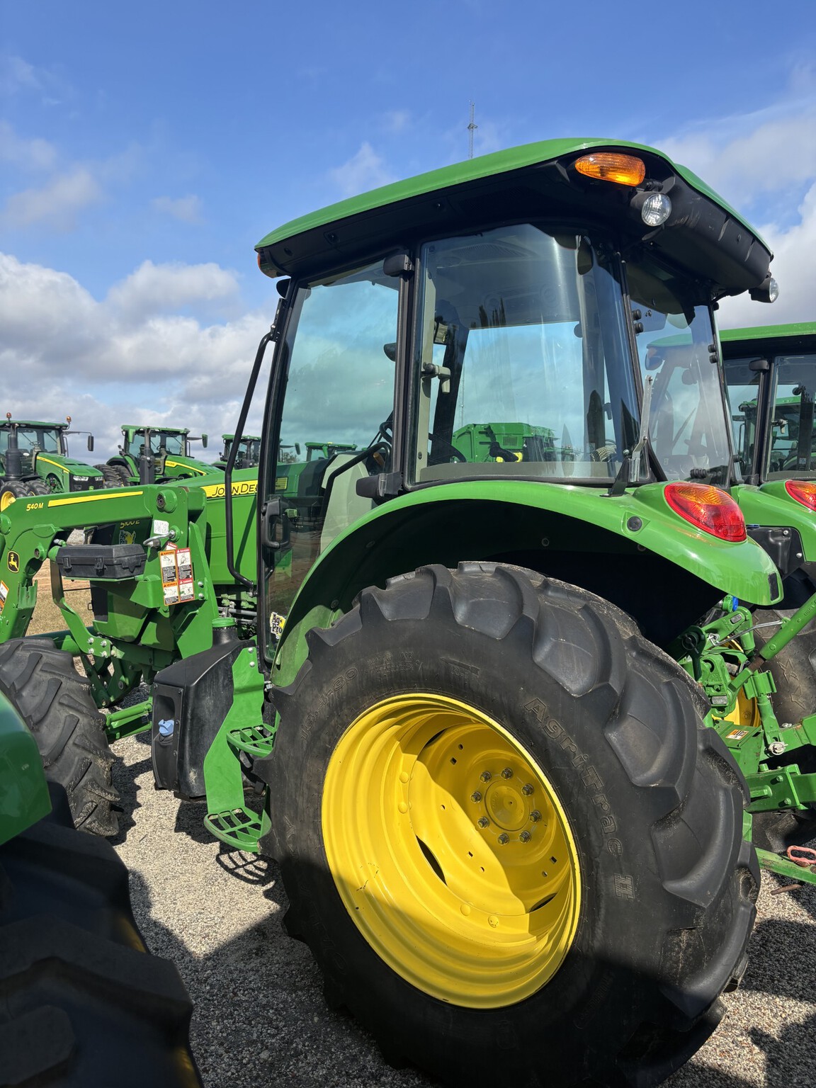 2024 John Deere 5100E Image 4