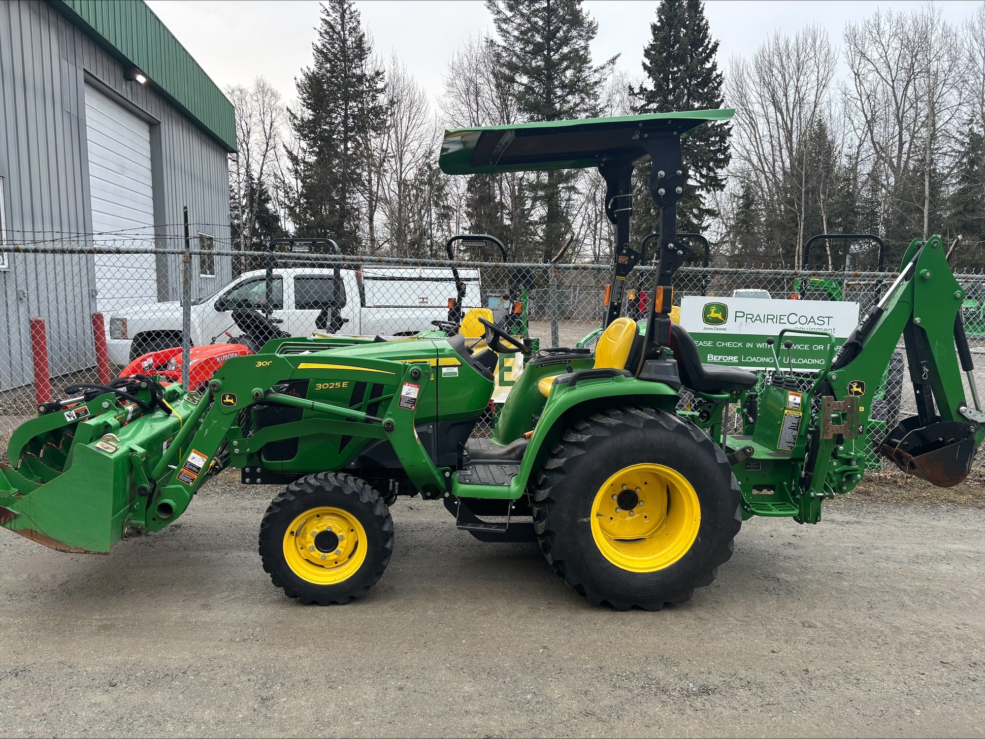 2021 John Deere 3025E Image 1