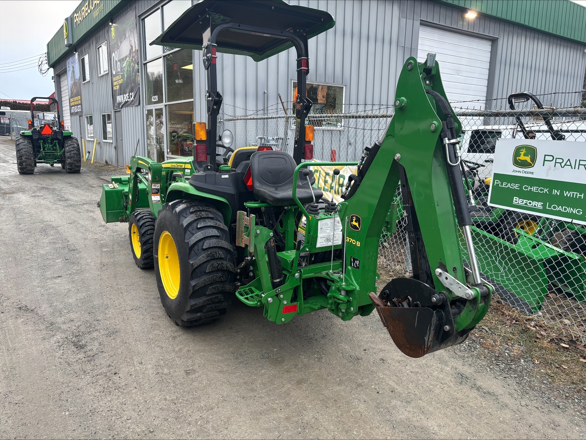 2021 John Deere 3025E Image 6