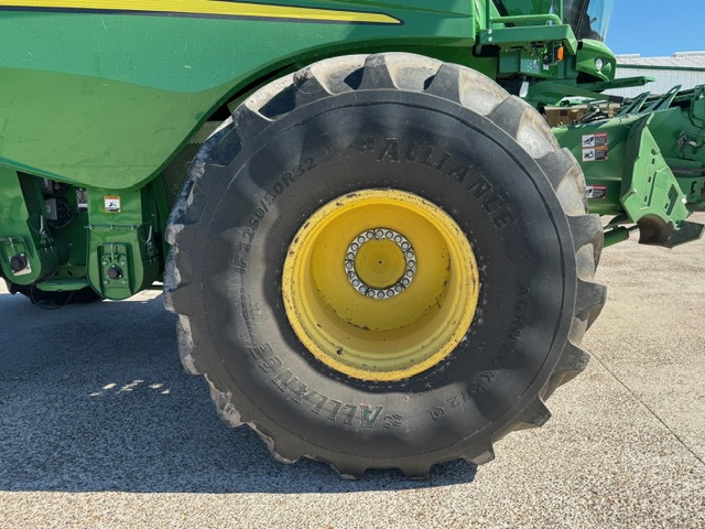 2024 John Deere S780 Image 16