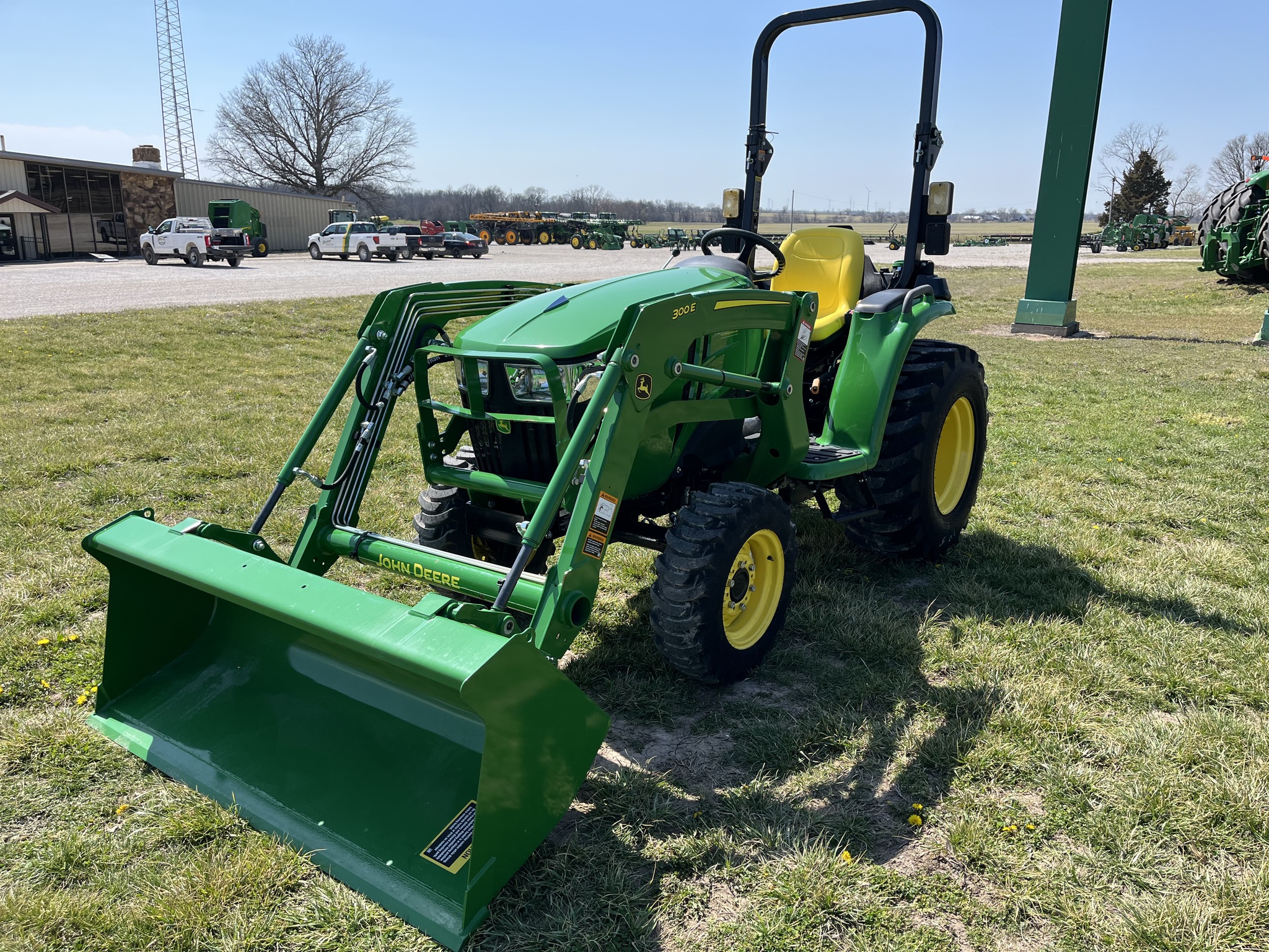  2024 John Deere 3032E at Heritage Tractor in Lockwood, MO