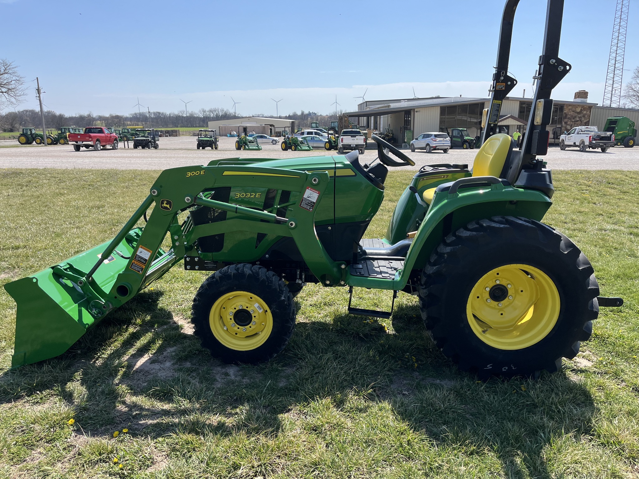  2024 John Deere 3032E at Heritage Tractor in Lockwood, MO