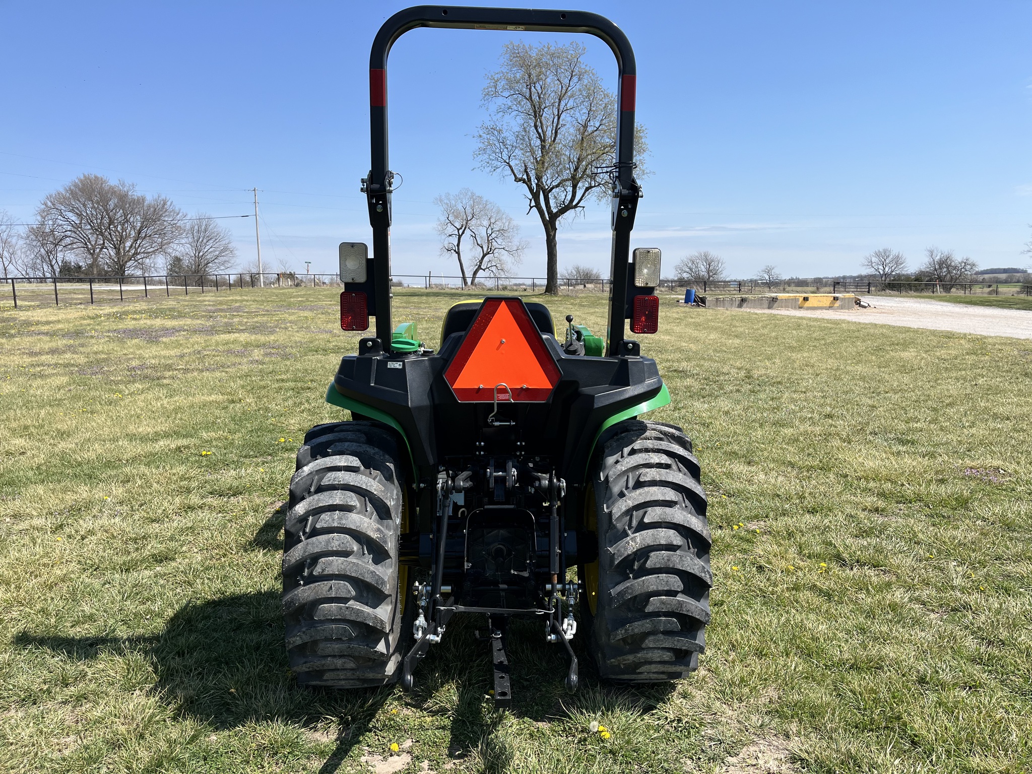  2024 John Deere 3032E at Heritage Tractor in Lockwood, MO