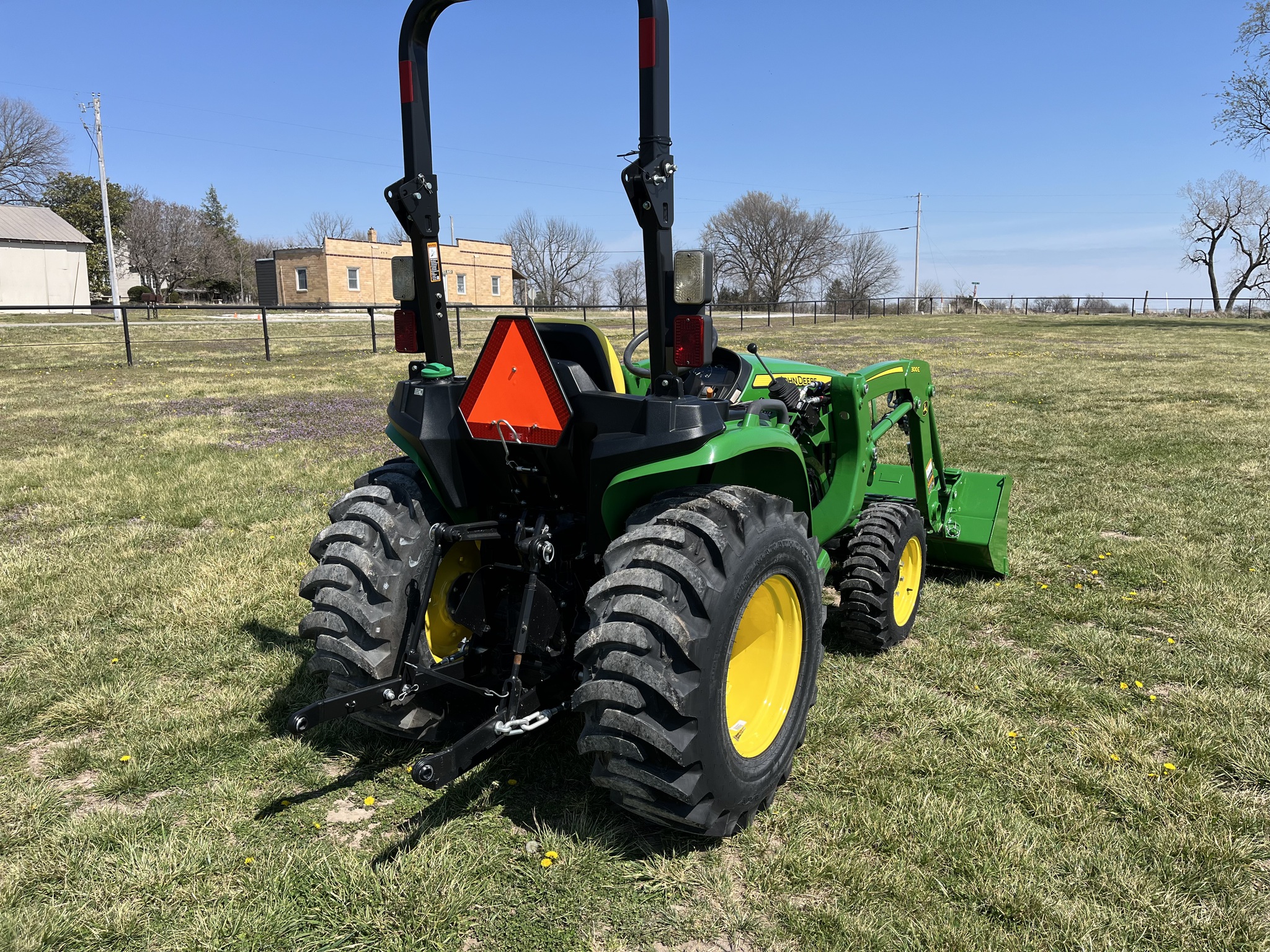  2024 John Deere 3032E at Heritage Tractor in Lockwood, MO