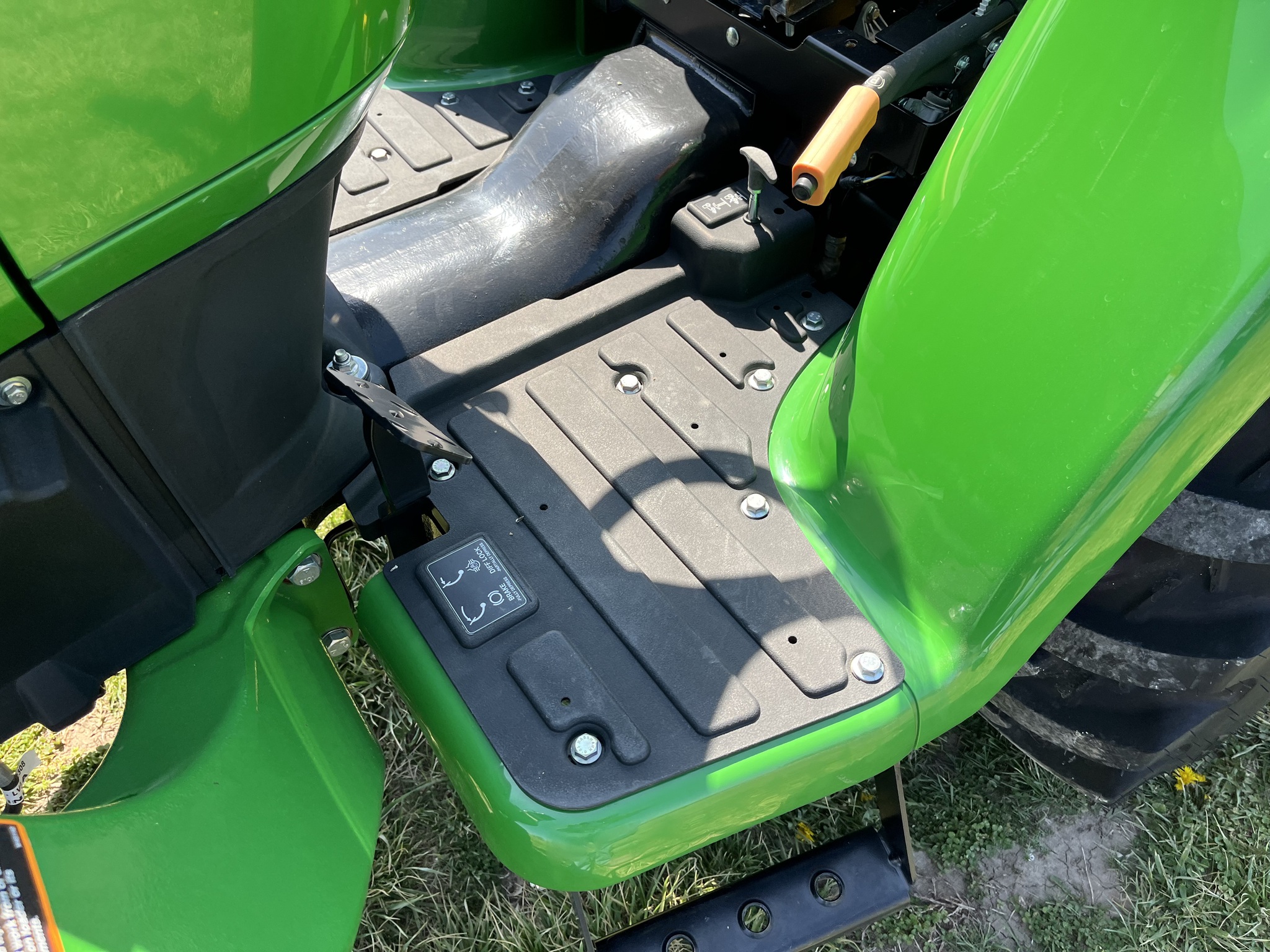  2024 John Deere 3032E at Heritage Tractor in Lockwood, MO