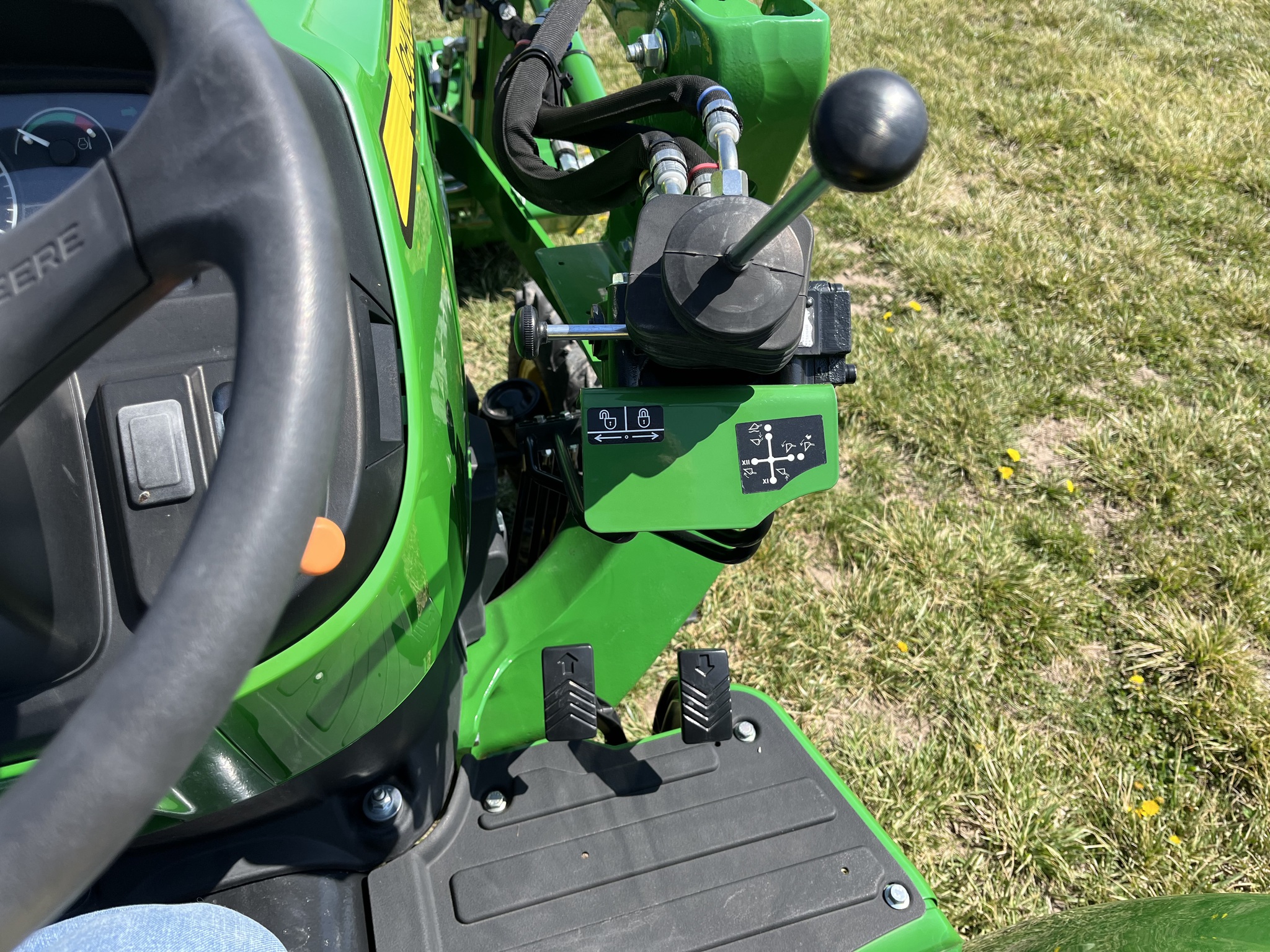  2024 John Deere 3032E at Heritage Tractor in Lockwood, MO
