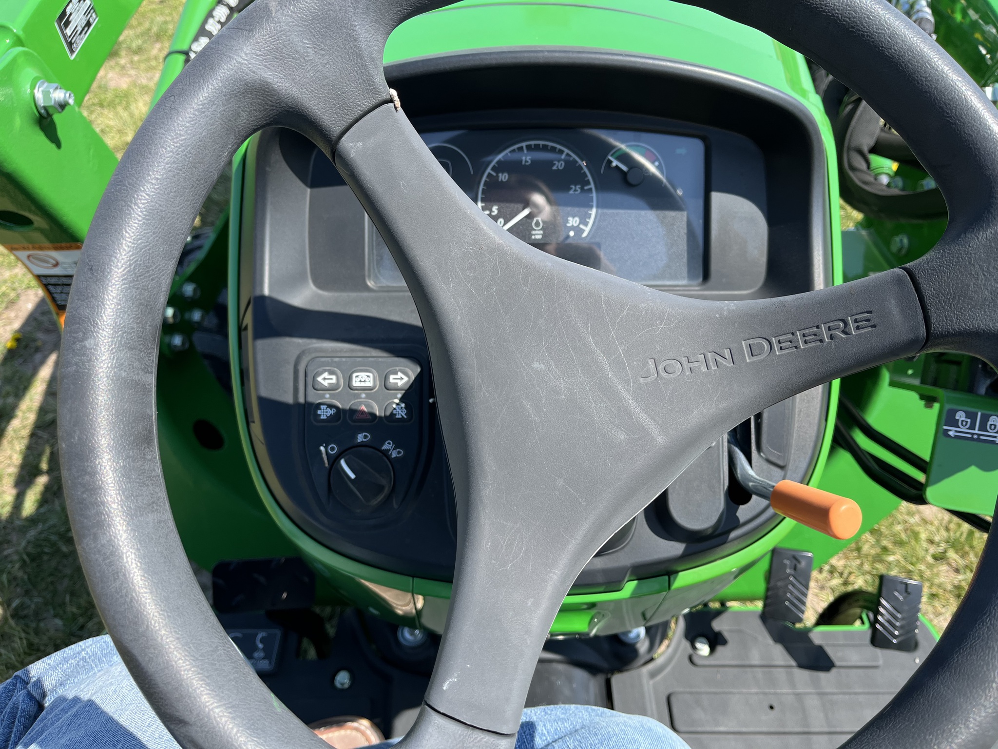  2024 John Deere 3032E at Heritage Tractor in Lockwood, MO