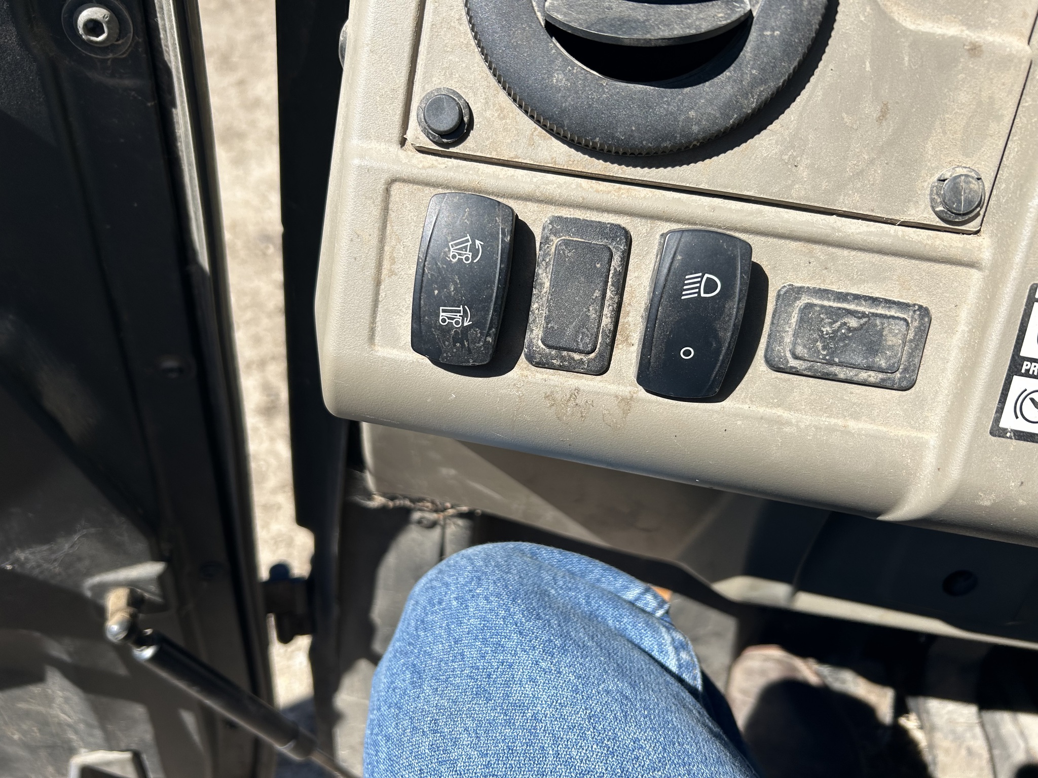  2023 John Deere XUV 835R at Heritage Tractor in Olathe, KS