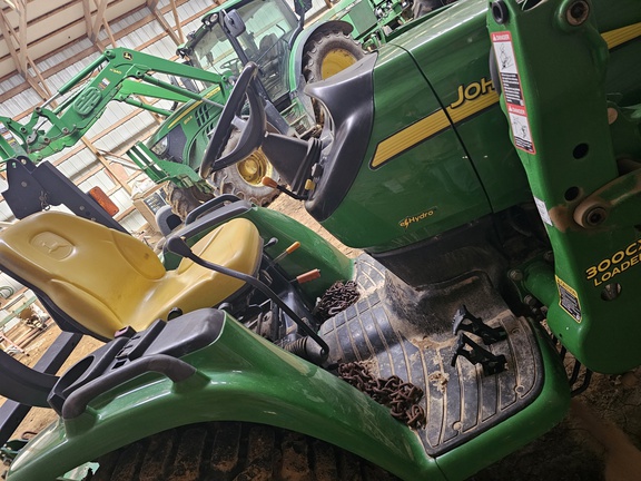 Photo of 2008 John Deere 3720
