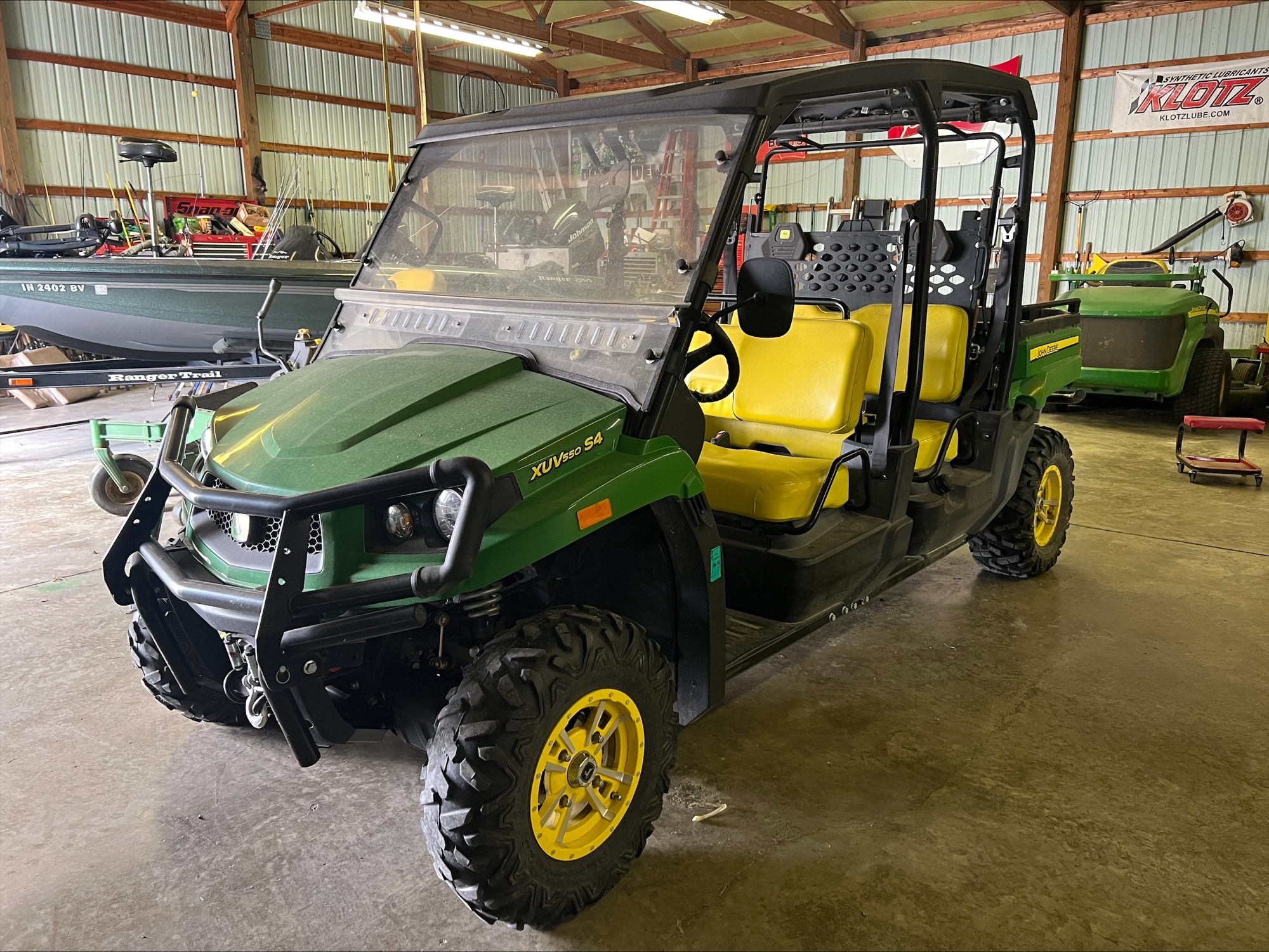 2012 John Deere XUV 550 S4 GREEN Image 2