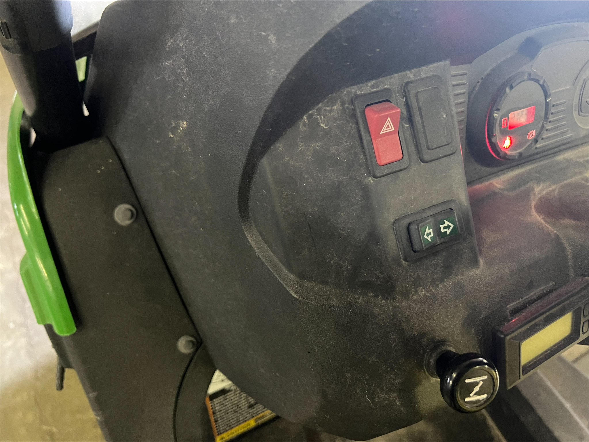 2012 John Deere XUV 550 S4 GREEN Image 14