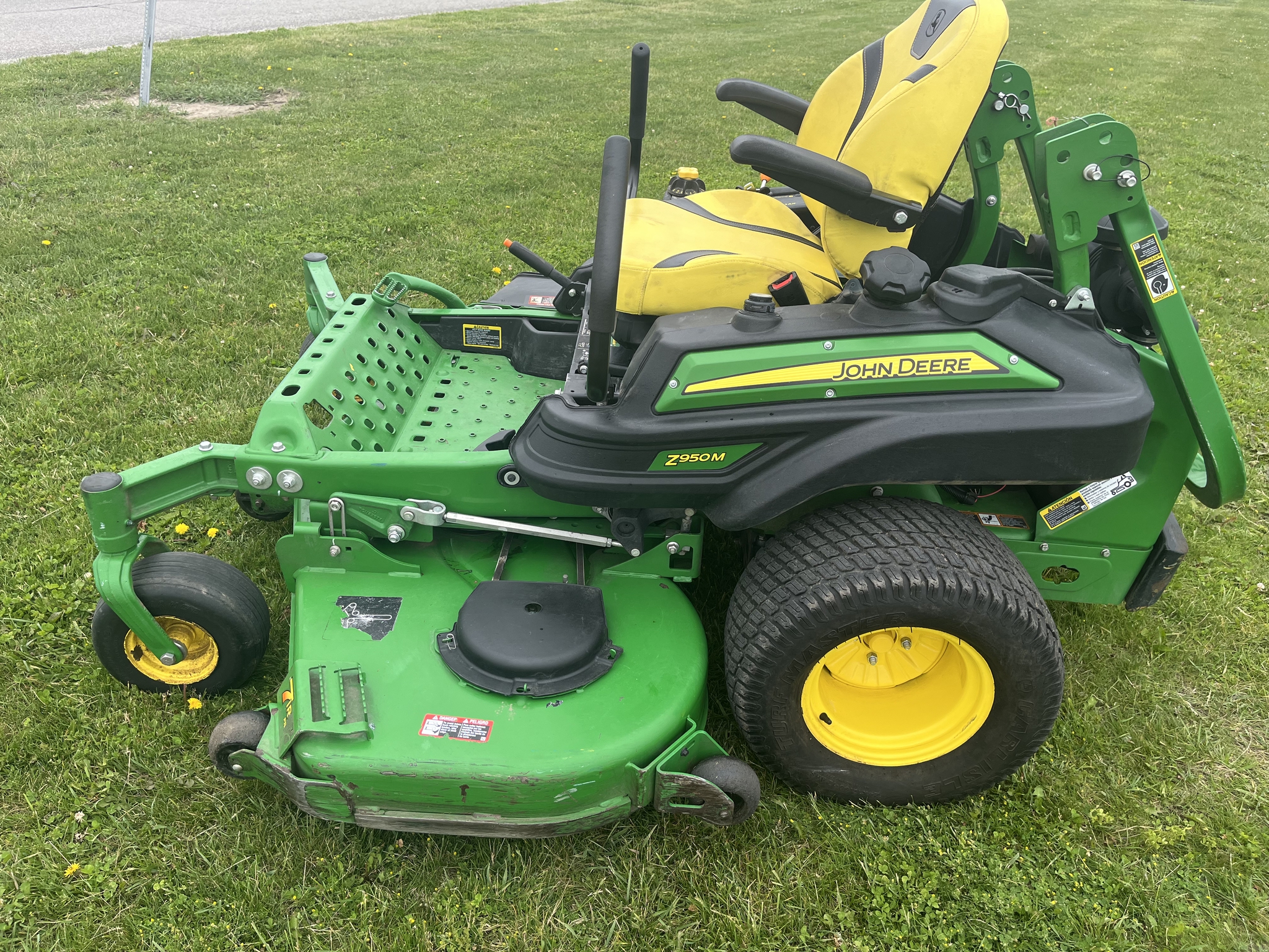 2020 John Deere Z950M Image 8