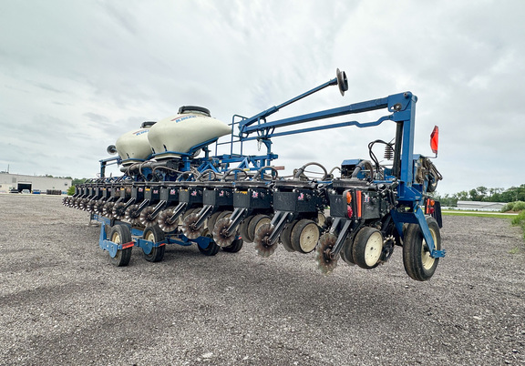 2011 Kinze 3600