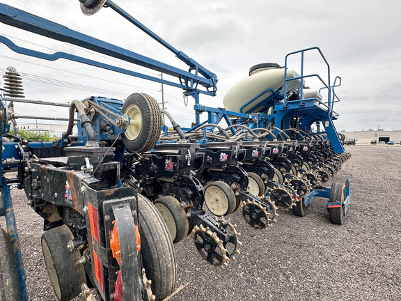 2011 Kinze 3600