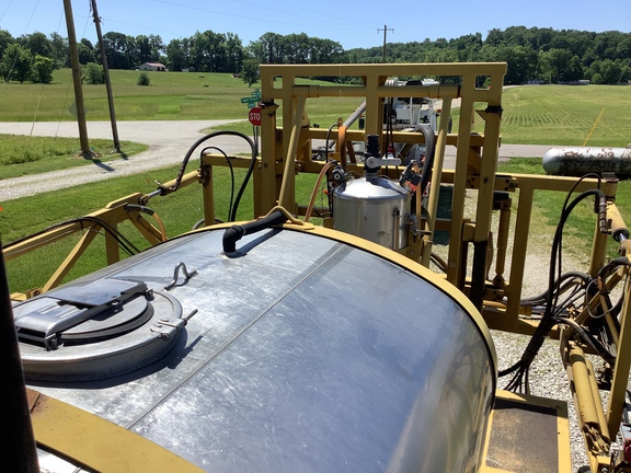 Photo of 1995 Ag-Chem ROGATOR 664