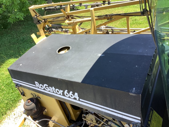 Photo of 1995 Ag-Chem ROGATOR 664