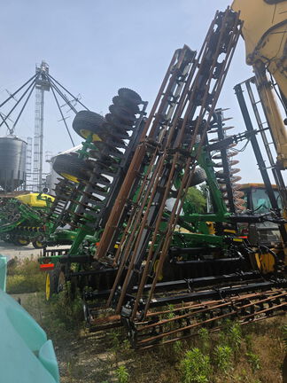 2023 John-Deere 2660VT