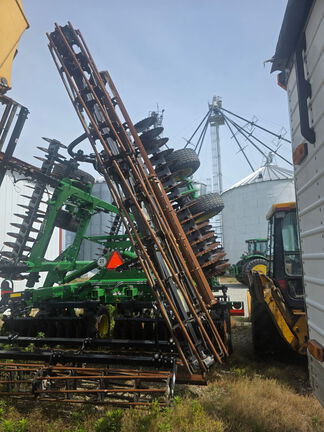 2023 John-Deere 2660VT