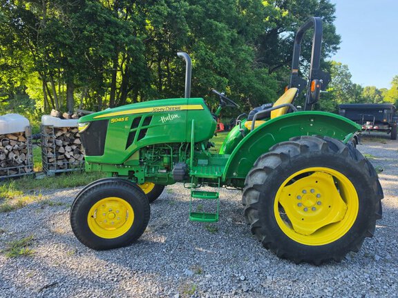 Photo of 2021 John Deere 5045E