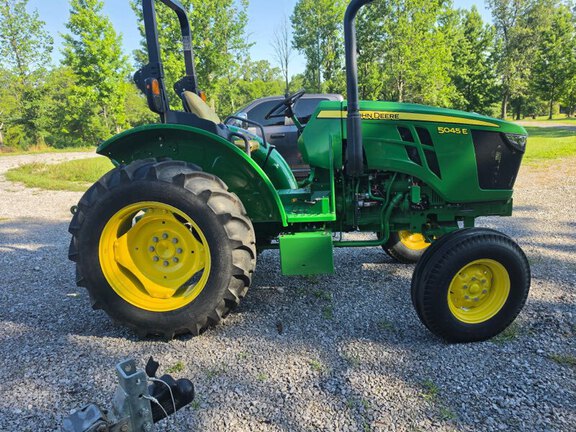 Photo of 2021 John Deere 5045E