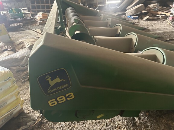 2001 John Deere 693 Used Equipment