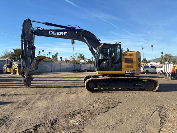 2021 John Deere 245G