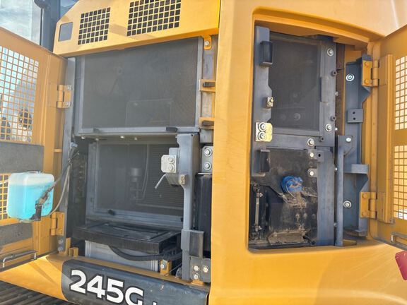 2021 John Deere 245G
