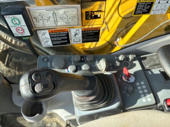 2021 John Deere 245G