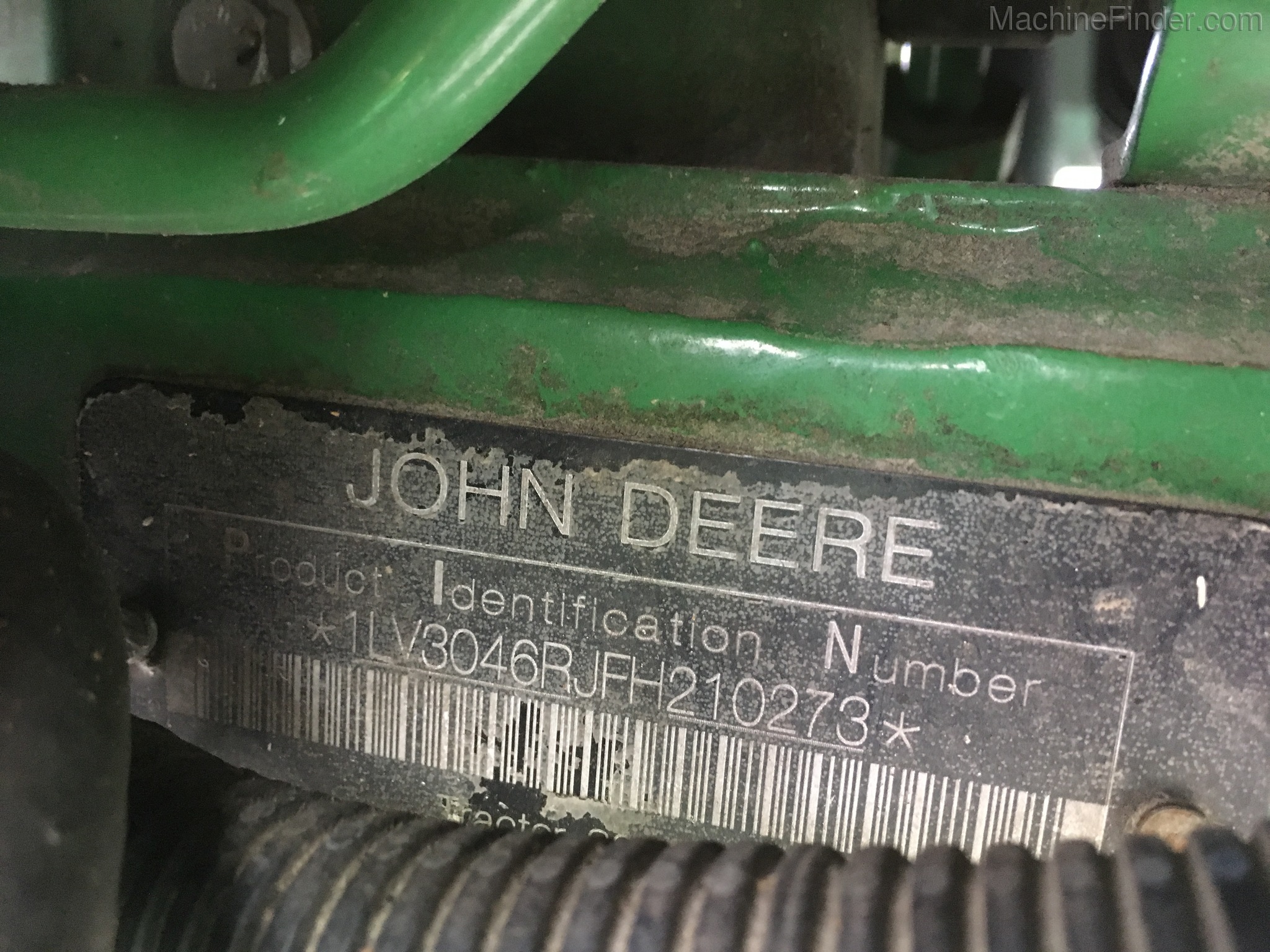 2015 John Deere 3046R Image 10