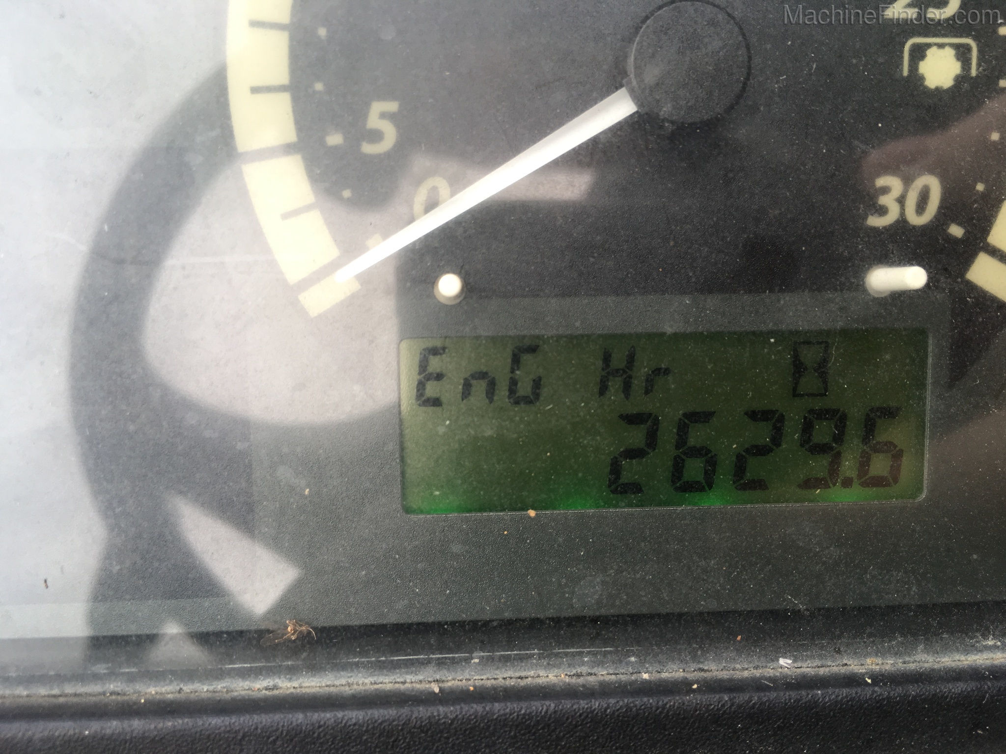 2015 John Deere 3046R Image 9