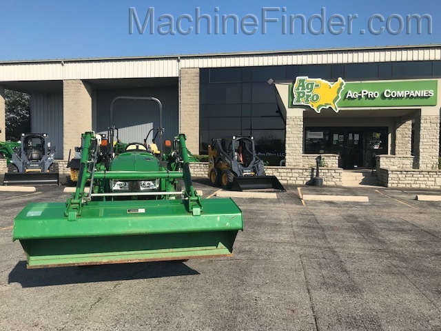 2015 John Deere 3046R Image 2