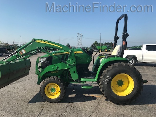 2015 John Deere 3046R Image 1