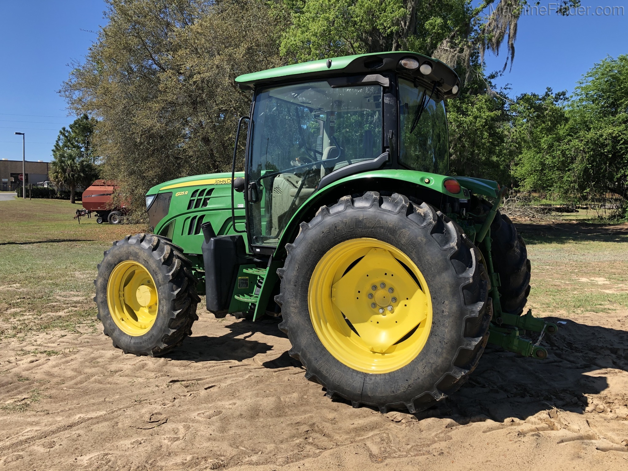 2014 John Deere 6125R Image 6