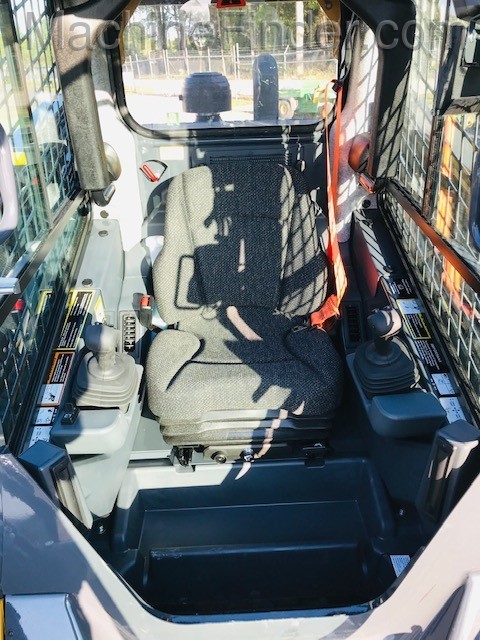 2020 John Deere 333G Image 4