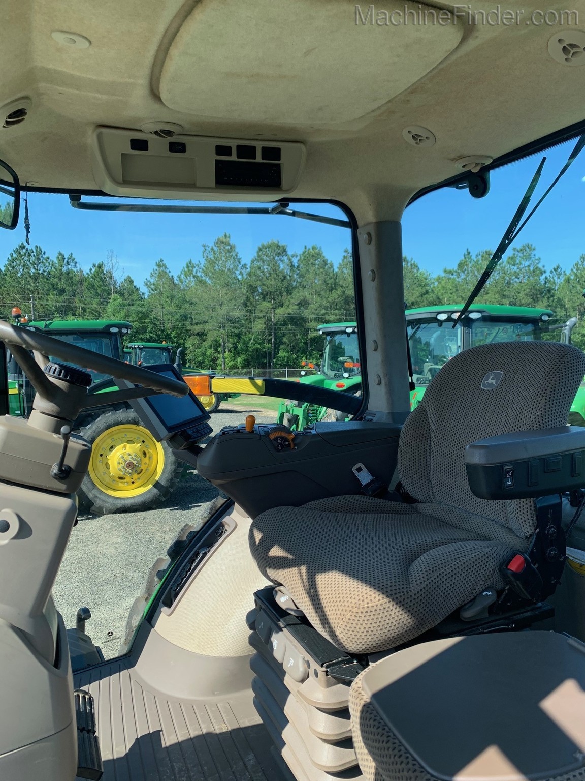 2019 John Deere 8245R Image 4