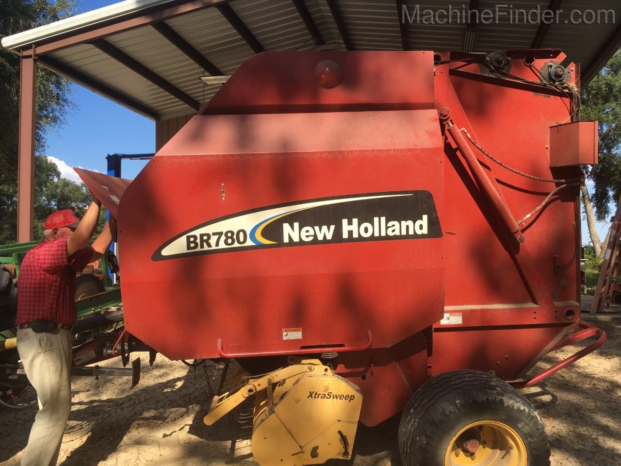 2005 New Holland BR780 Image 1
