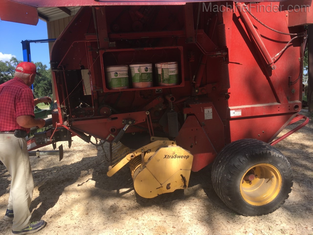 2005 New Holland BR780 Image 3