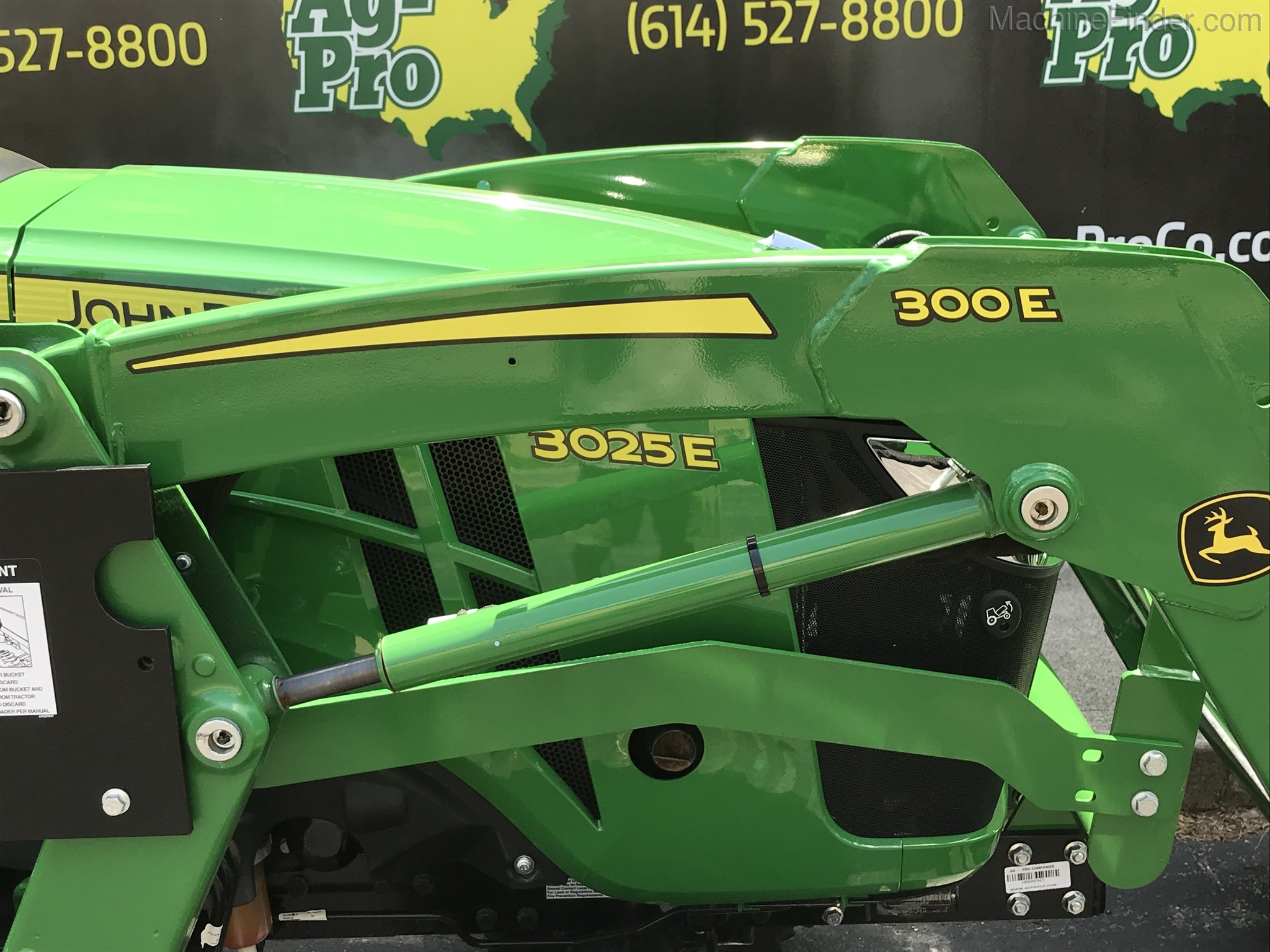 2020 John Deere 3025E Image 2